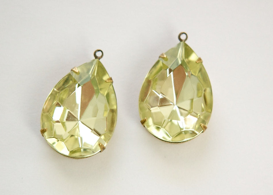 Vintage Faceted Jonquil Acrylic Teardrop Stone 1 Loop Brass Ox Setting 25x18mm par012E