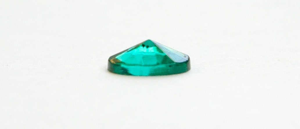 Vintage Emerald Pointed Center Glass Cabochons 10mm x 8mm cab832A