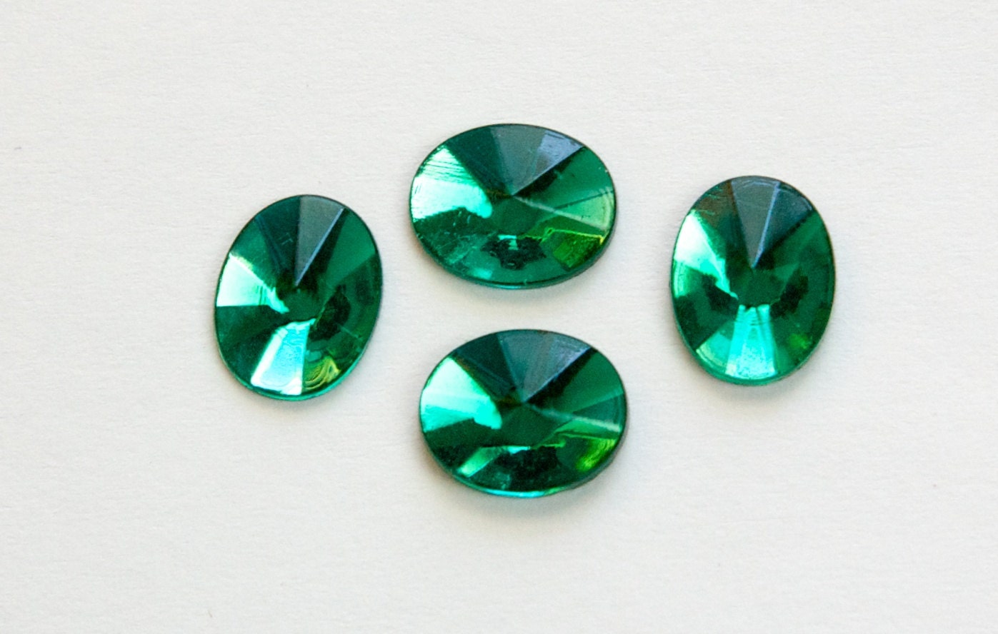 Vintage Emerald Pointed Center Glass Cabochons 10mm x 8mm cab832A