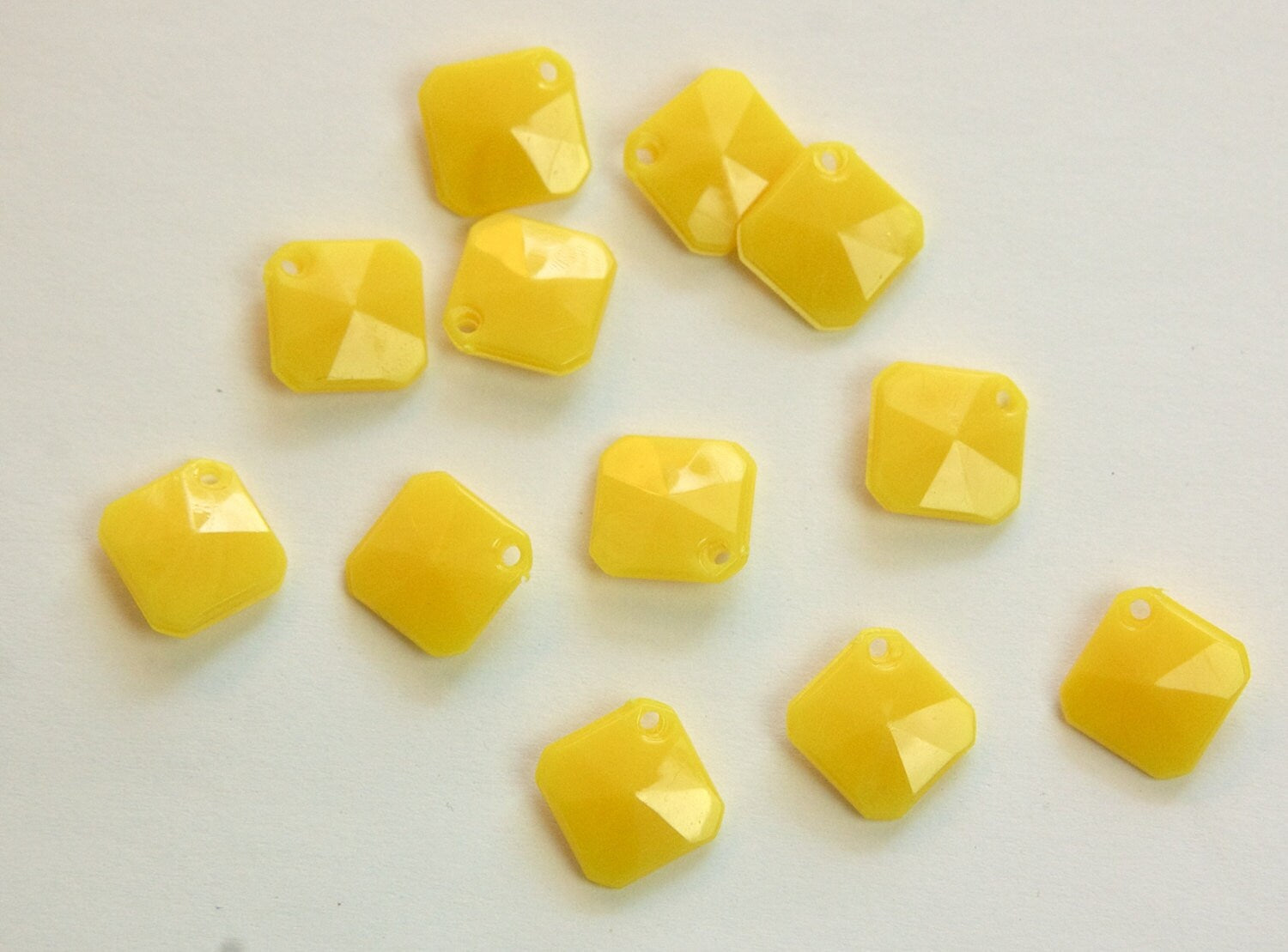Vintage Acrylic Yellow Faceted Square Charms Pendant chr186C