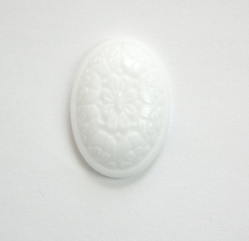 Vintage White Etched Glass Cabochon 25x18mm (1) cab183A