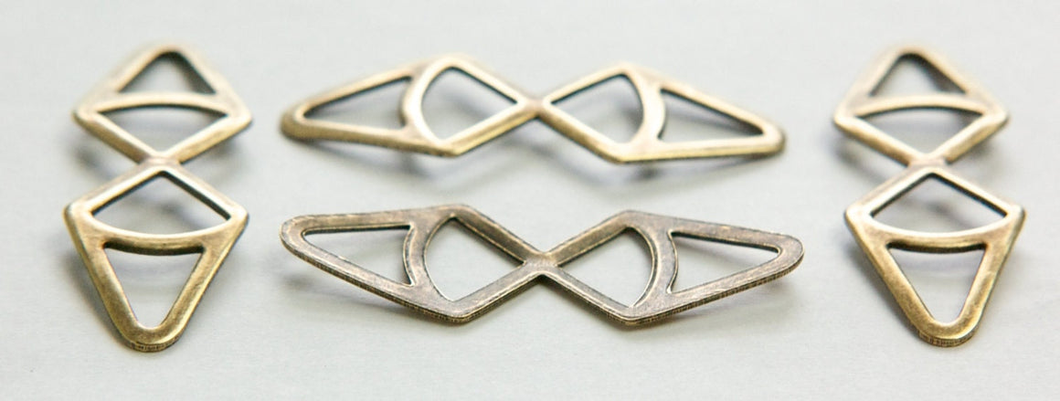 Brass Ox Dapped Triangle Connector Drops (4) mtl270A