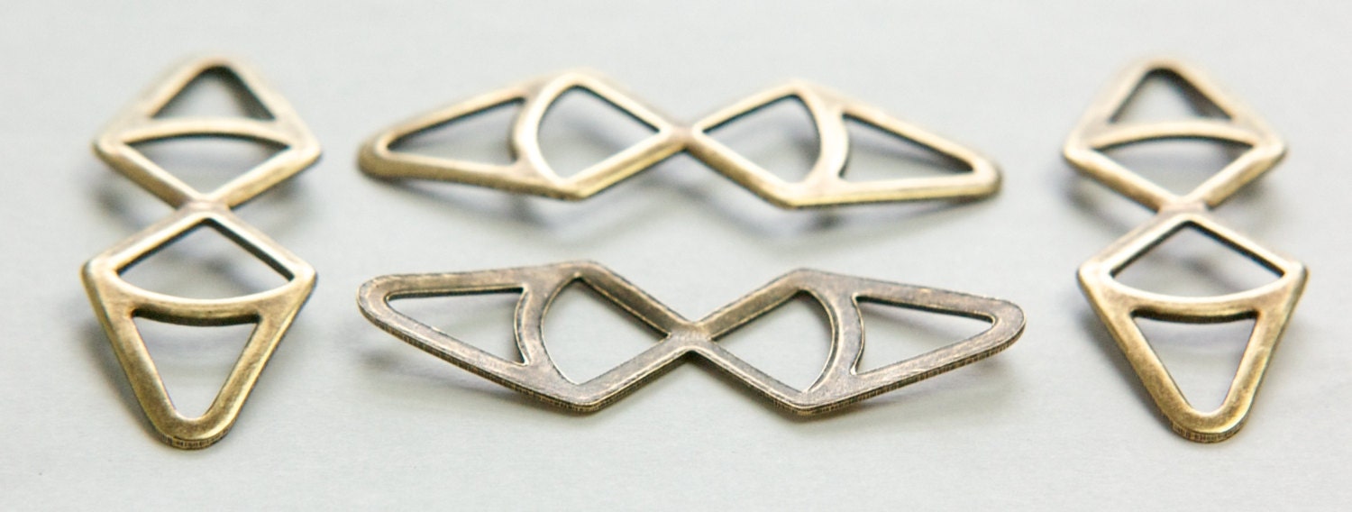 Brass Ox Dapped Triangle Connector Drops (4) mtl270A