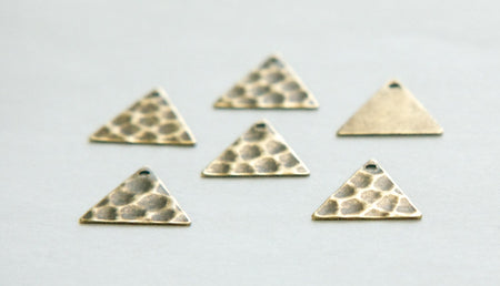 1 Hole Brass Ox Hammered Triangle Charms Drops 13mm (10) mtl147K