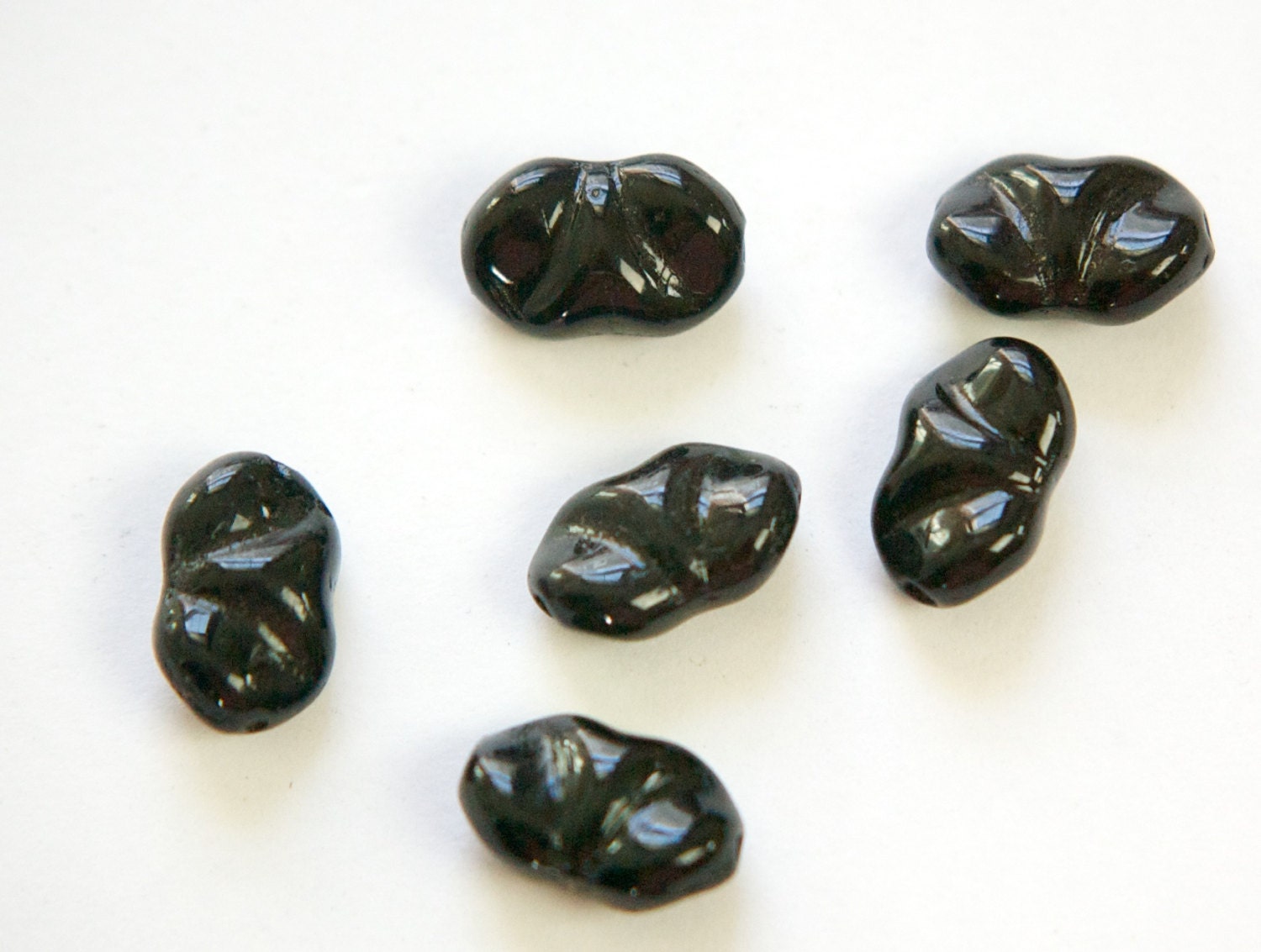 Vintage Oval Black Bow Like German Glass Beads grm046B