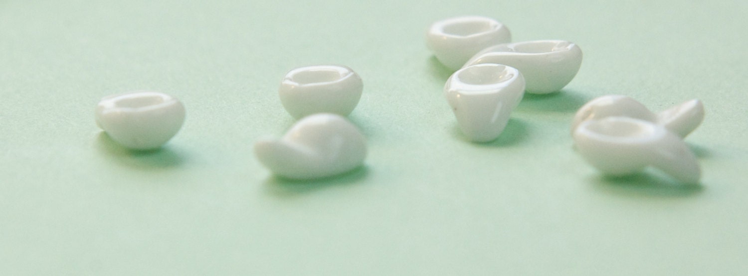 Vintage German White Curved Rounded Teardrop 2 hole Glass Bead Charms (20) grm052F
