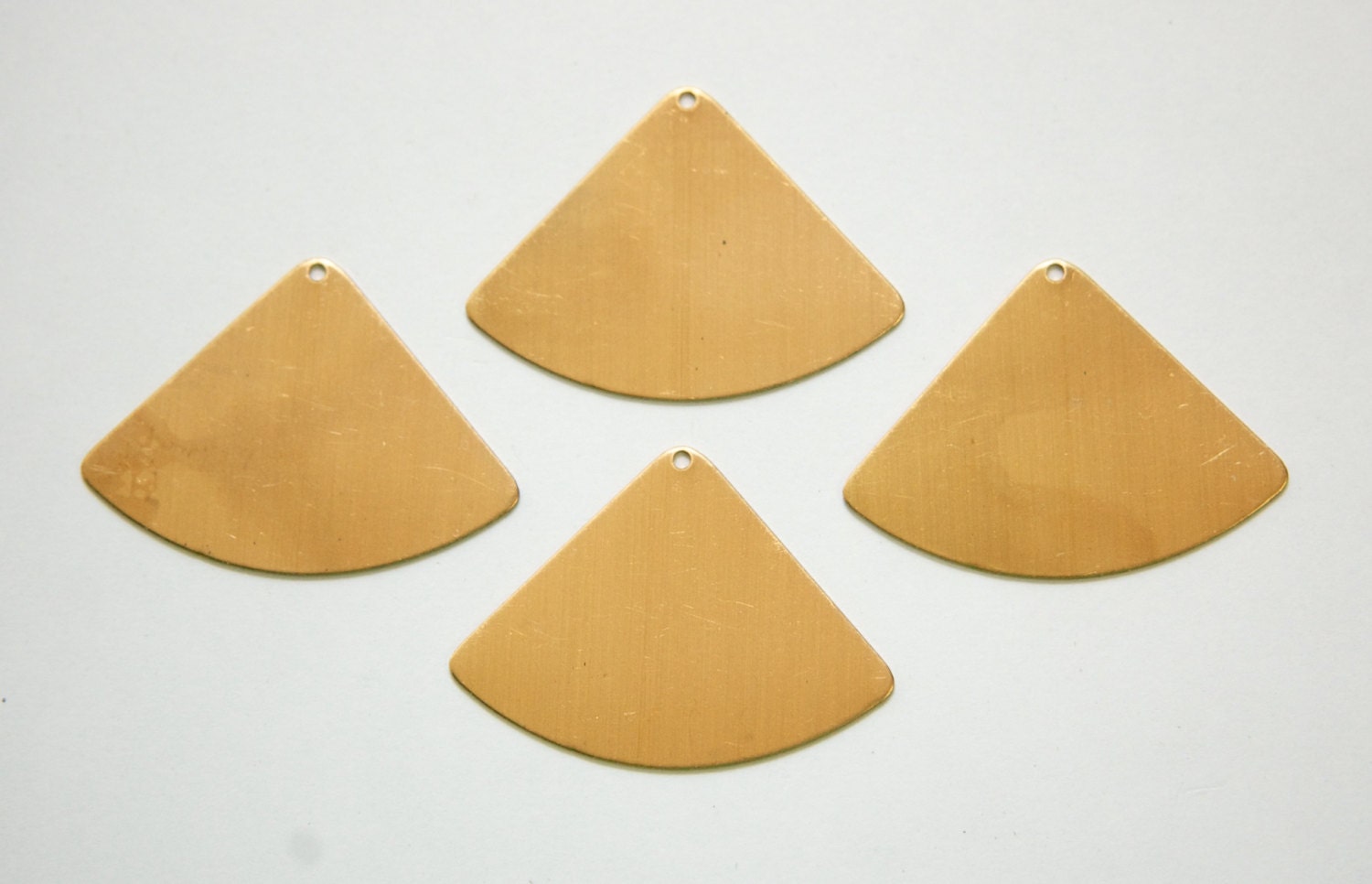 1 Top Hole Rounded Triangle Drops Pendants (6) mtl272B
