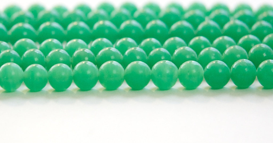 Vintage Jade Green Glass Beads Japan 8mm (8) jpn003K