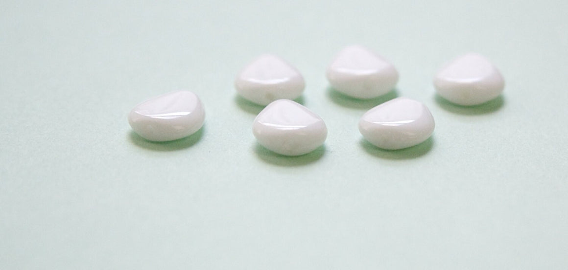 Vintage Flat White Teardrop German Glass Beads 13mm (12) grm063A