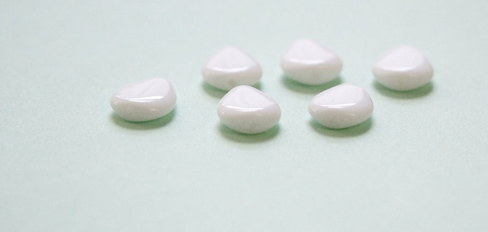 Vintage Flat White Teardrop German Glass Beads 13mm (12) grm063A