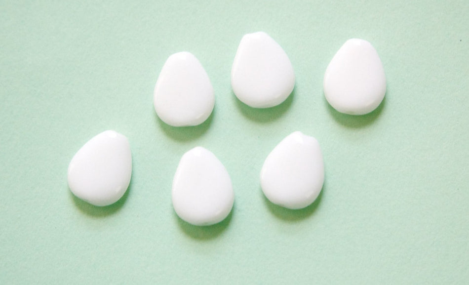 Vintage Flat White Teardrop German Glass Beads 13mm (12) grm063A