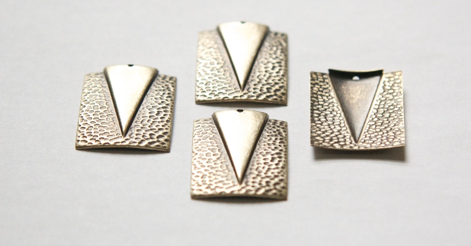 Brass Ox Hammered Rectangle with Smooth Triangle Pendant (4) mtl371E
