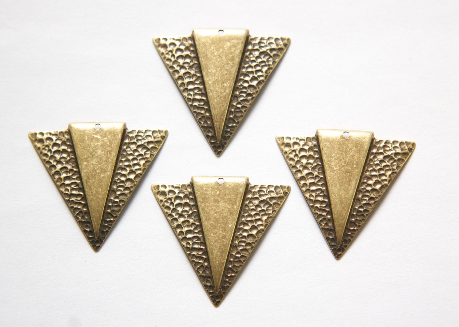 1 Hole Brass Ox Hammered Triangle with Smooth Triangle Pendant (4) mtl371D