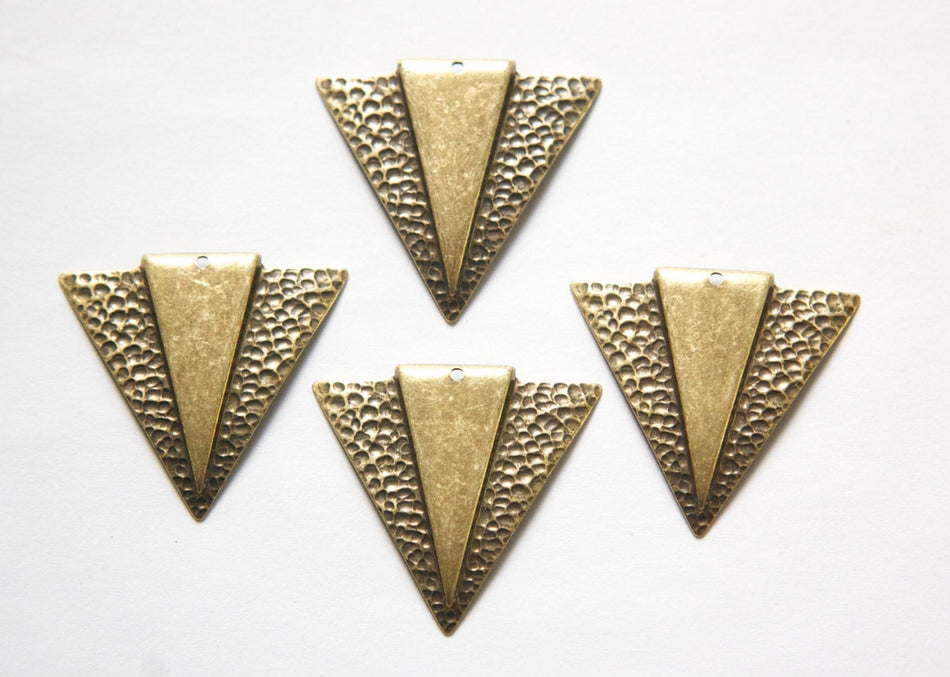 1 Hole Brass Ox Hammered Triangle with Smooth Triangle Pendant (4) mtl371D
