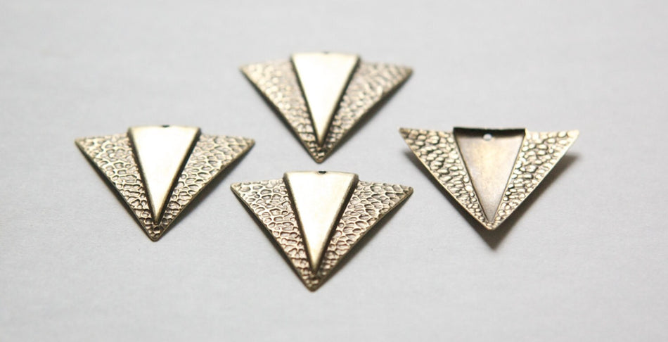 1 Hole Brass Ox Hammered Triangle with Smooth Triangle Pendant (4) mtl371D