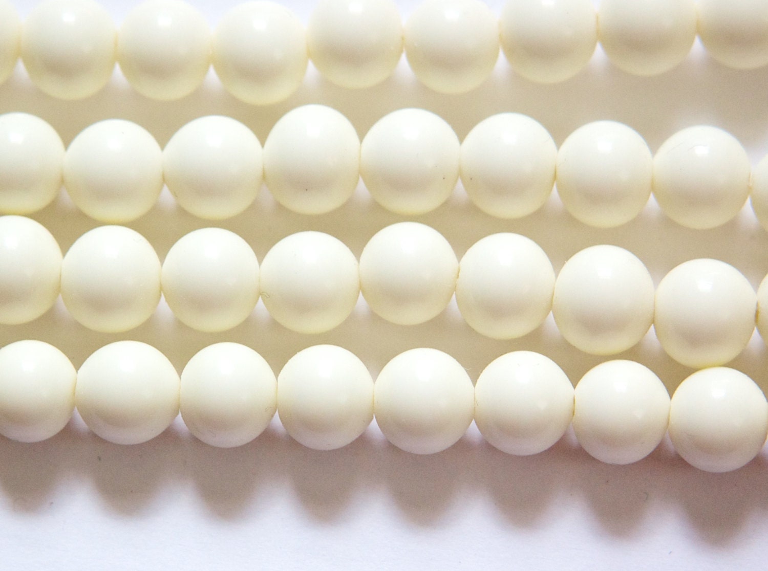 Vintage Opaque Ivory Glass Beads Japan 8- 9mm (6) jpn005N
