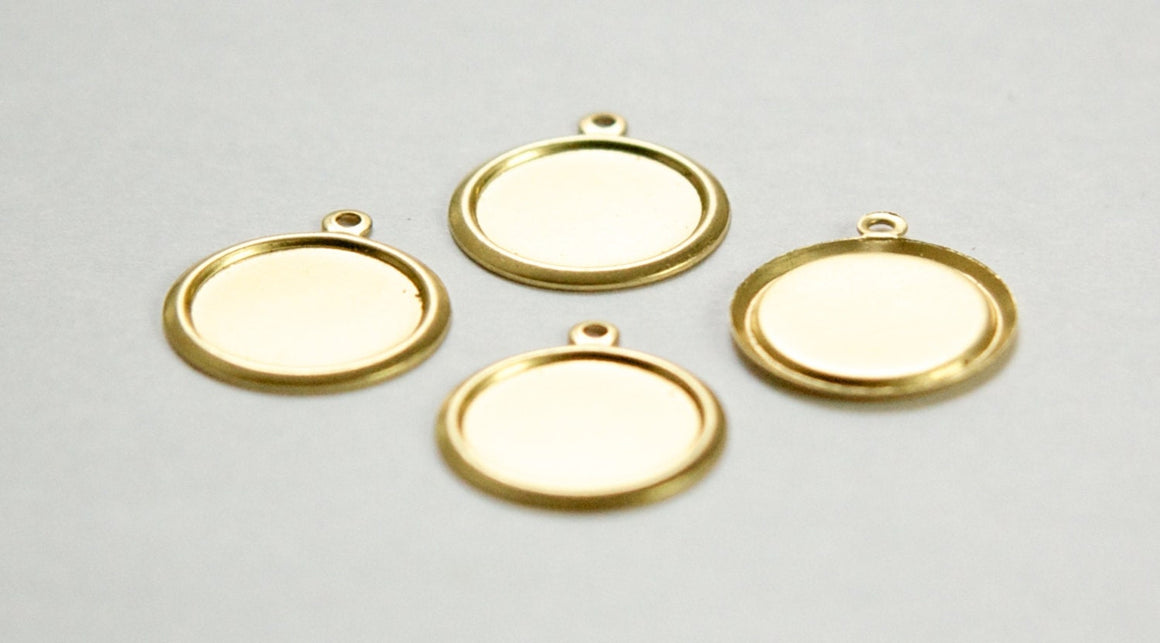 1 Loop Raw Brass Rolled Edge Round Setting 12mm (8) stn032B