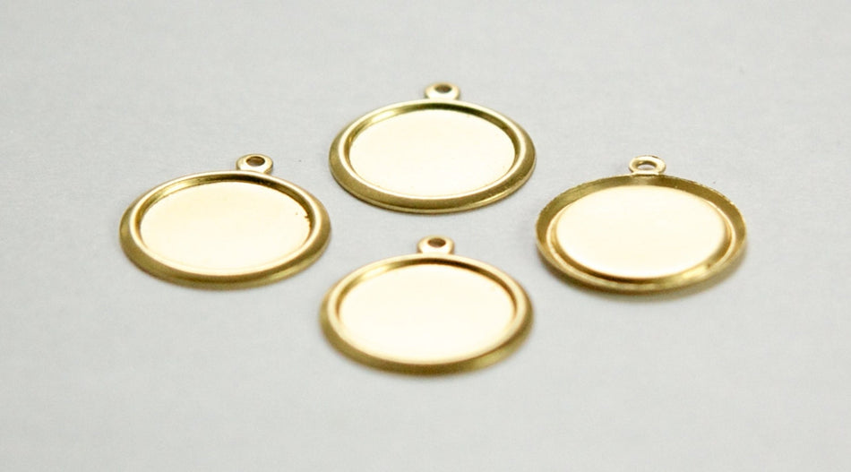 1 Loop Raw Brass Rolled Edge Round Setting 14mm (8) stn032A
