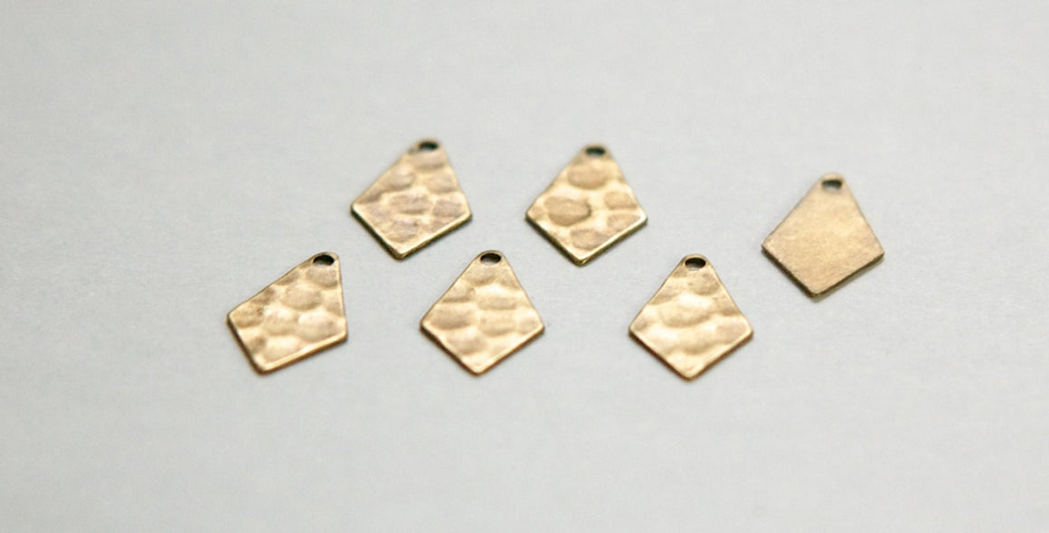 1 Hole Brass Ox Hammered Pointed Teardrop Charms Drops (10) mtl393D
