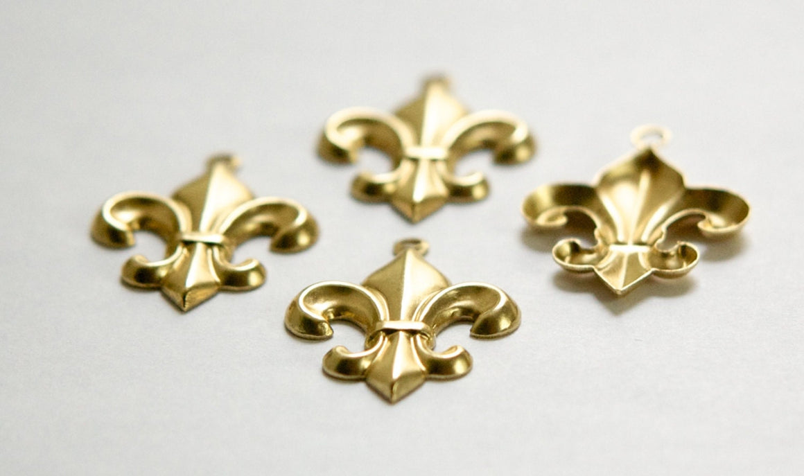 Raw Brass Fleur De Lis Charm Pendant Drop with Loop 27x21mm (6) chr188A