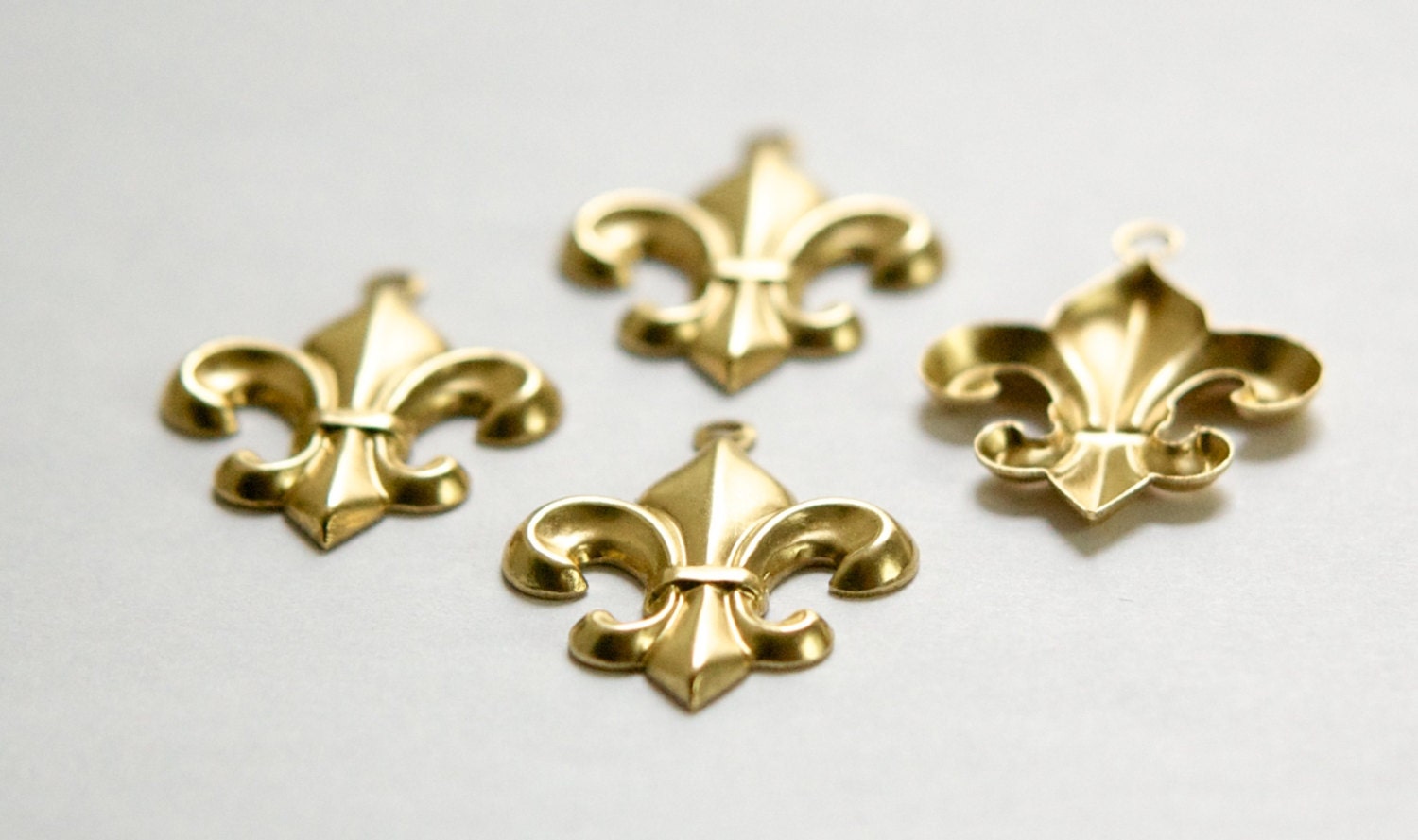Raw Brass Fleur De Lis Charm Pendant Drop with Loop 27x21mm (6) chr188A