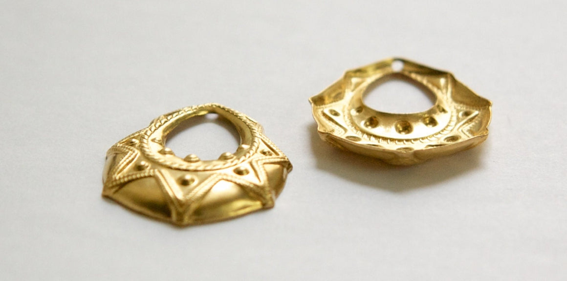 1 Hole Raw Brass Tribal Teardrop Charm Pendant Drop 35mmx28mm (6) mtl395A