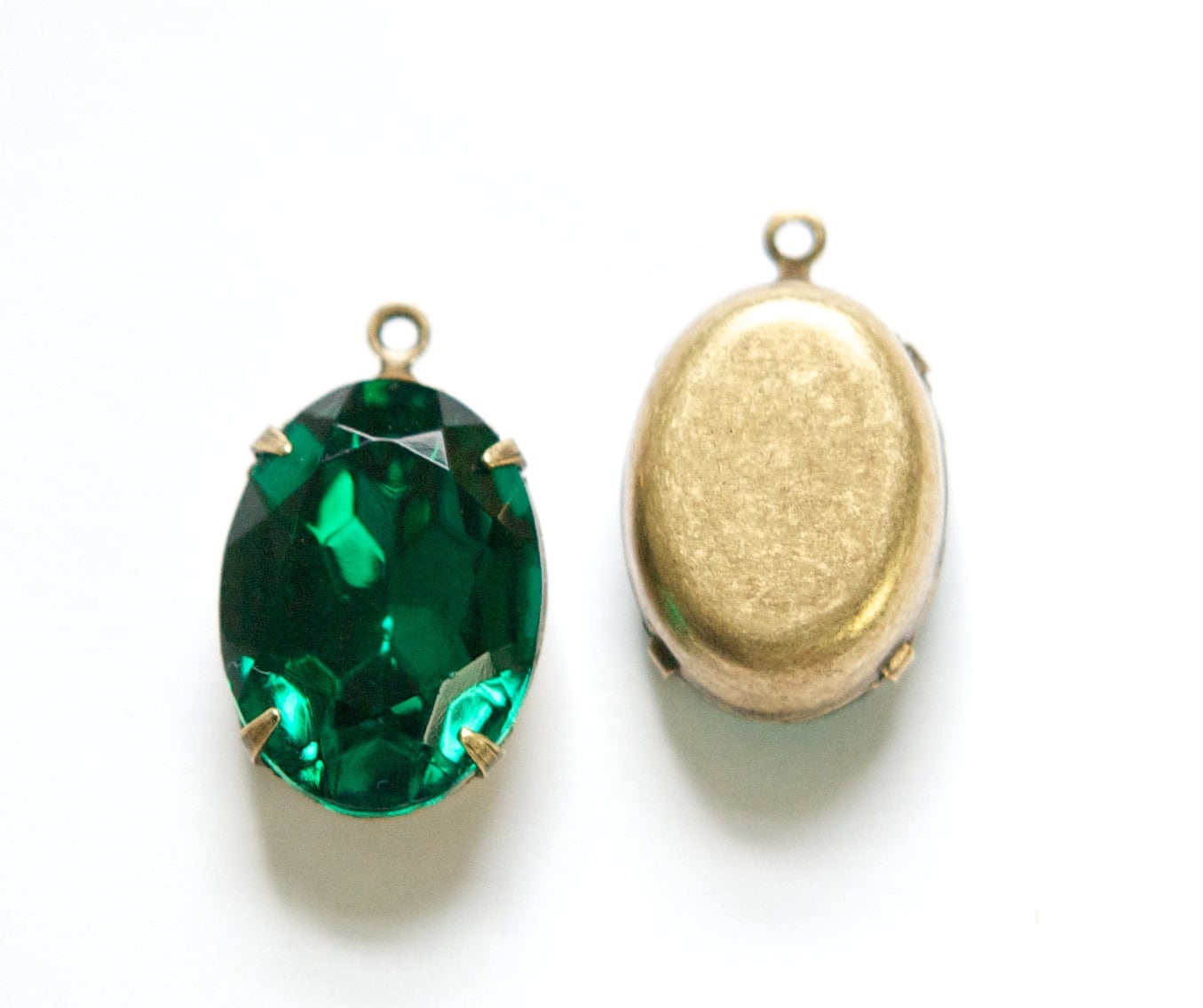 Vintage Faceted Emerald Green Stones 1 Loop Brass Ox Setting 18x13mm ovl015SS