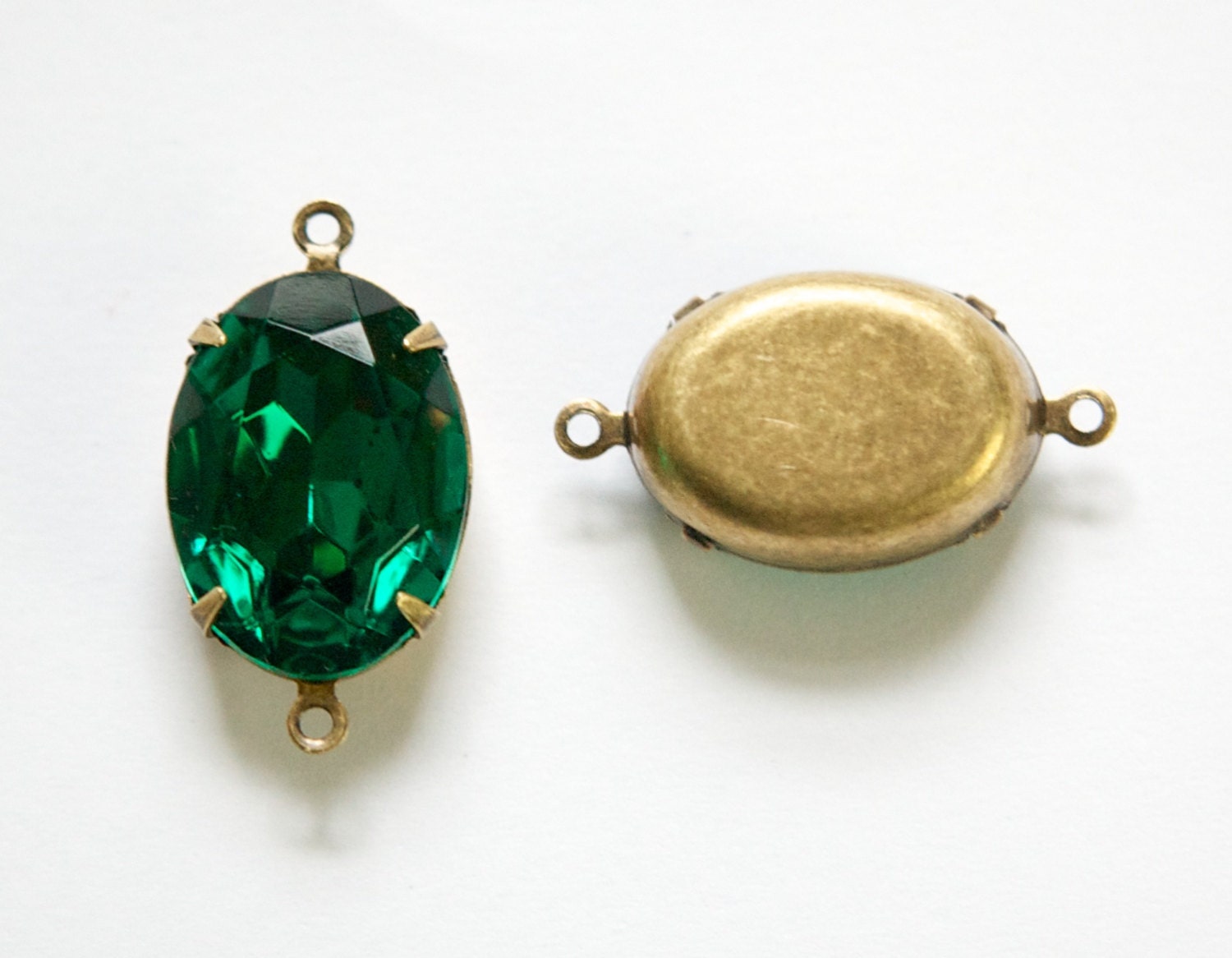 Vintage Faceted Emerald Green Stones 2 Loop Brass Ox Setting 18x13mm ovl015SS2