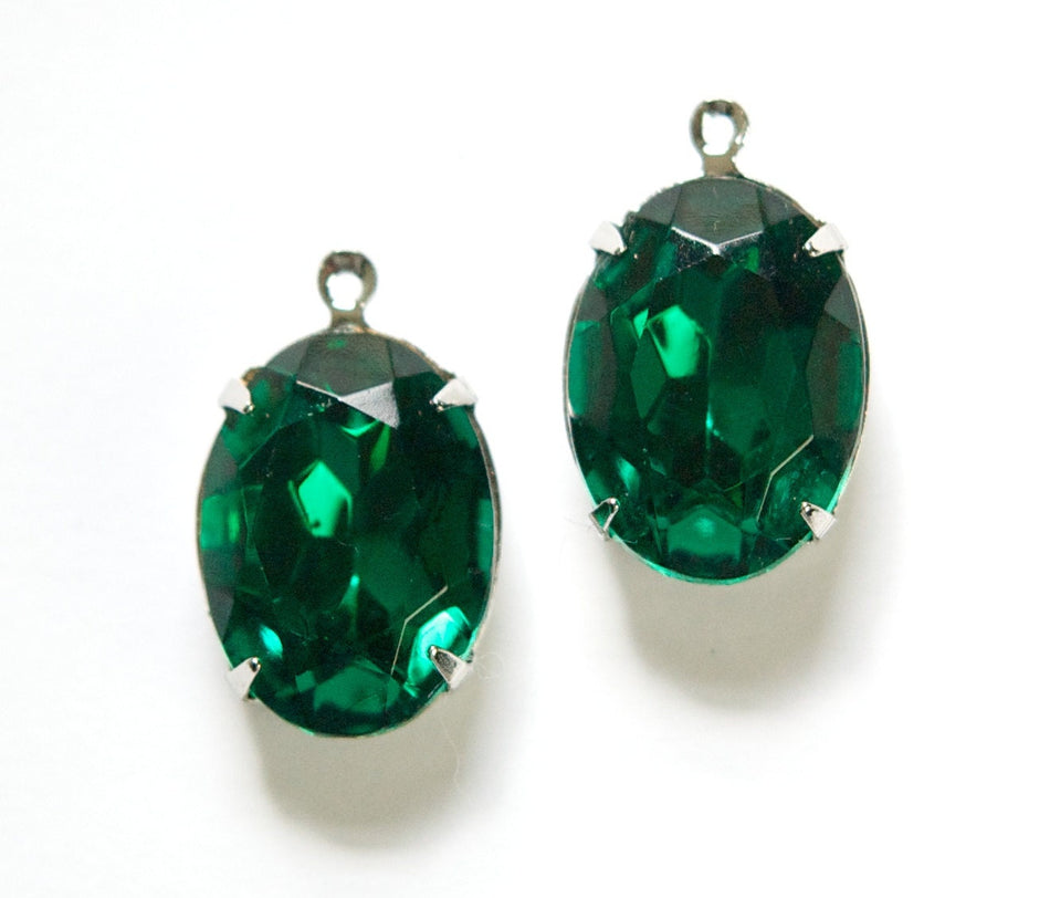 Vintage Faceted Emerald Green Stones 1 Loop Silver Setting 18x13mm ovl004SS