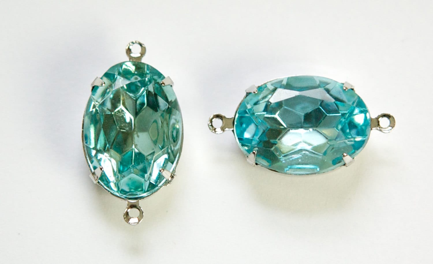 Vintage Faceted Aquamarine Stones 2 Loop Silver Setting 18x13mm ovl004UU2