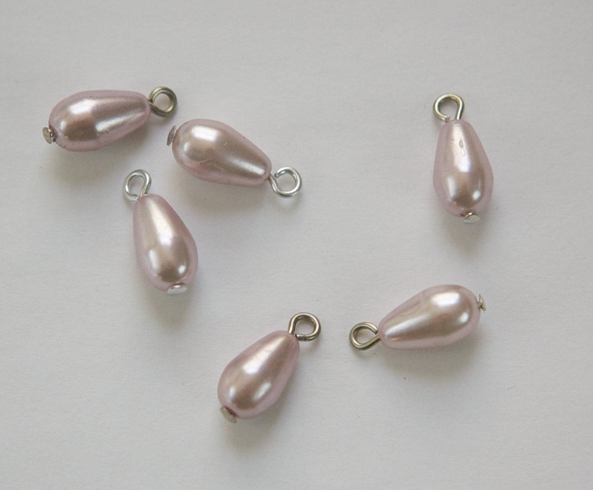 Vintage Acrylic Faux Pearl Teardrop Pale Lilac Silver Loop (8) drp122B