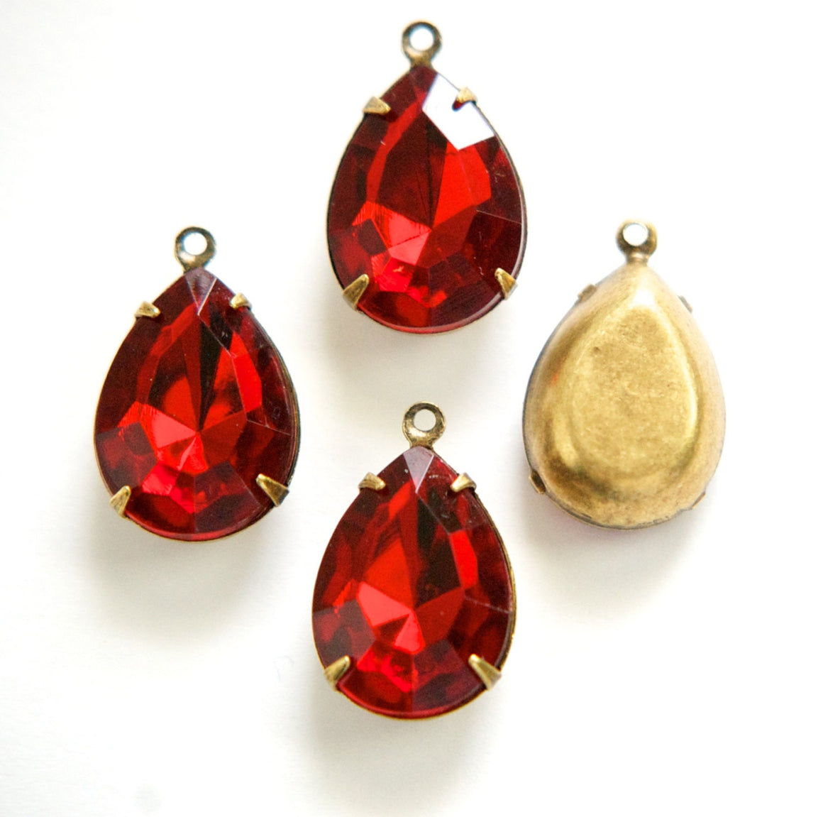 Vintage Faceted Acrylic Ruby Teardrops 1 Loop Brass Ox Setting 18x13mm (4) par011J