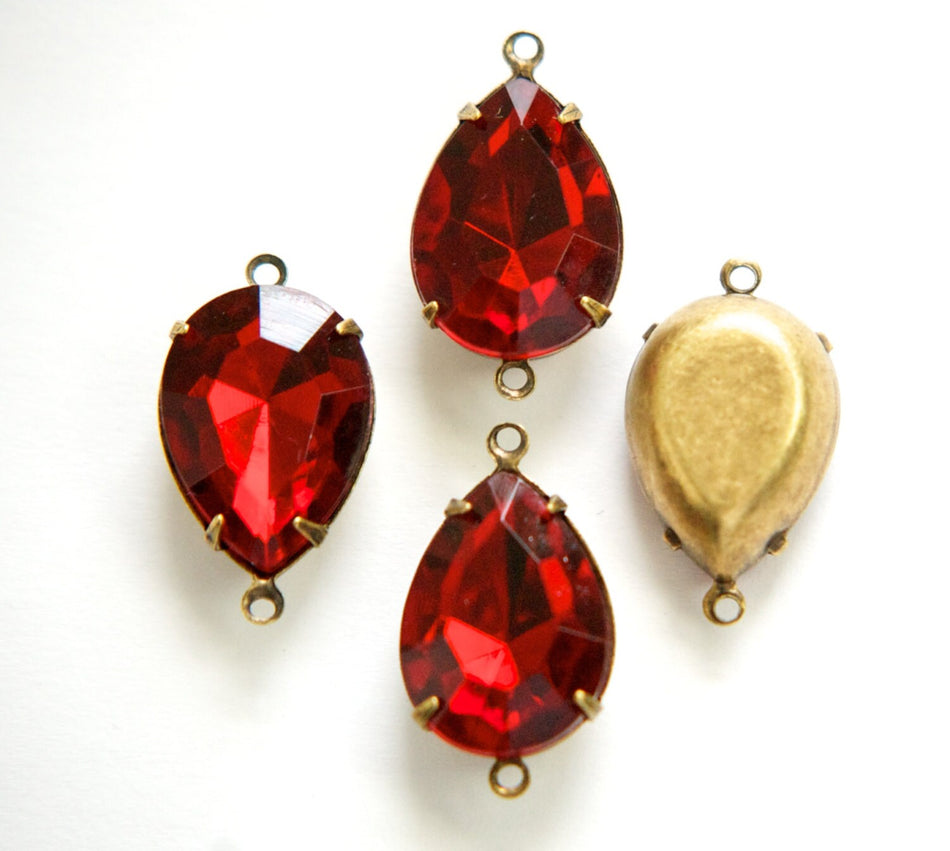Vintage Faceted Acrylic Ruby Teardrops 2 Loop Brass Ox Setting 18x13mm (4) par011J2