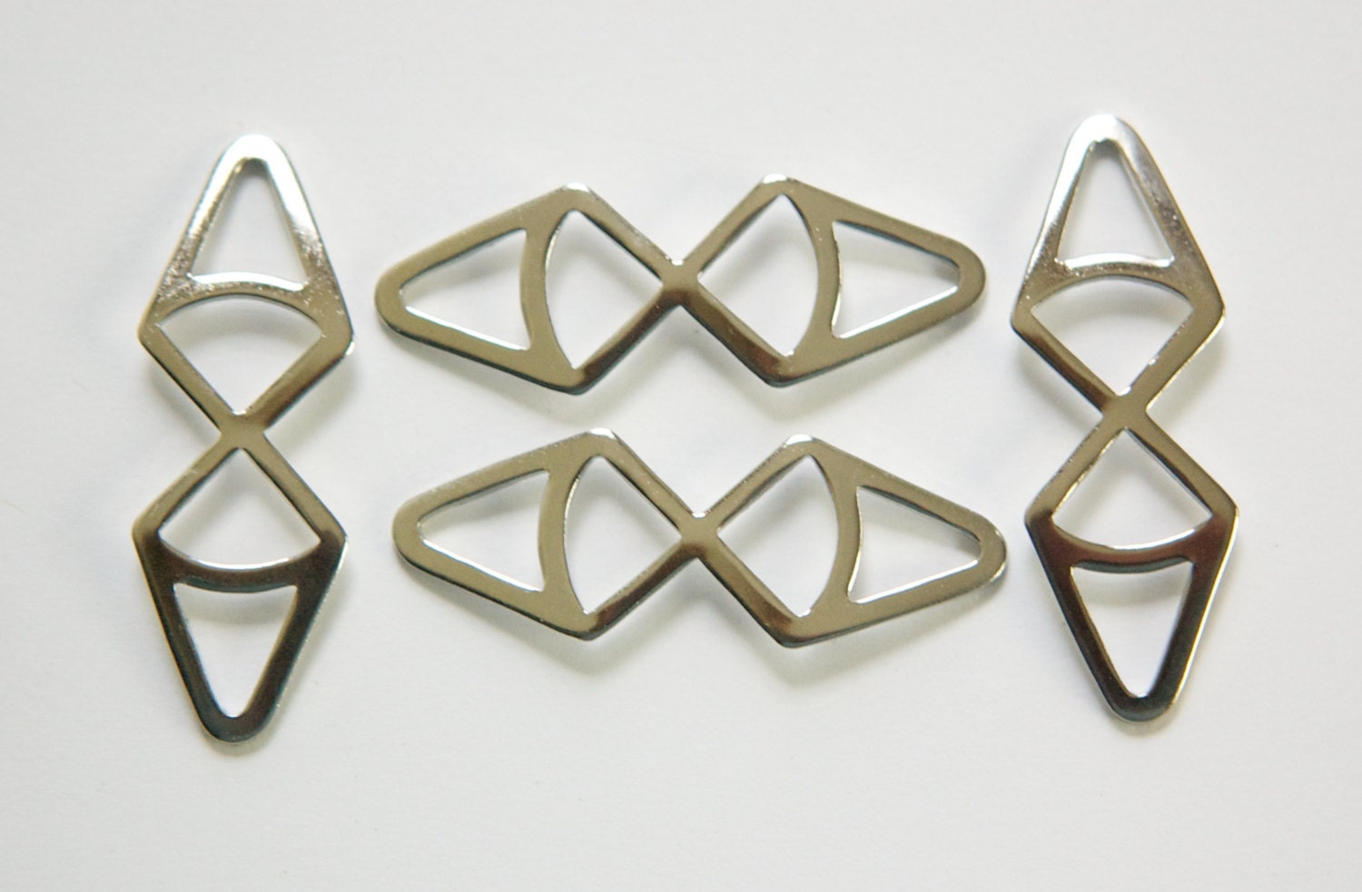 Silver Plated Dapped Triangle Connector Drops (4) mtl270B