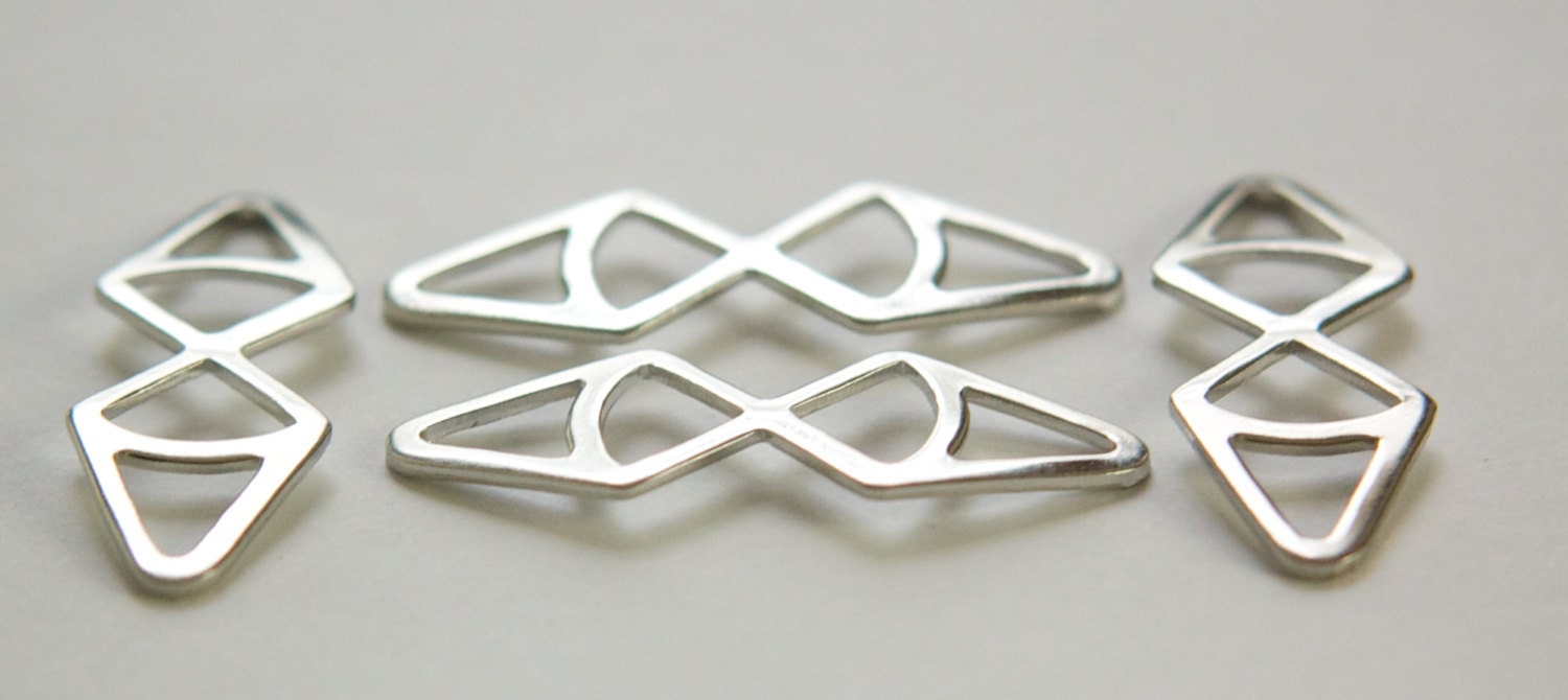 Silver Plated Dapped Triangle Connector Drops (4) mtl270B