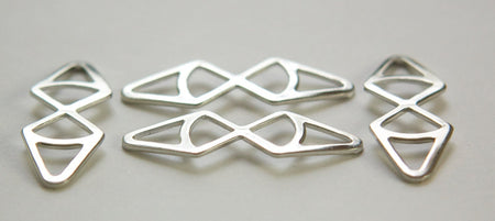 Silver Plated Dapped Triangle Connector Drops (4) mtl270B