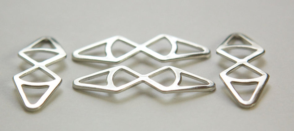 Silver Plated Dapped Triangle Connector Drops (4) mtl270B