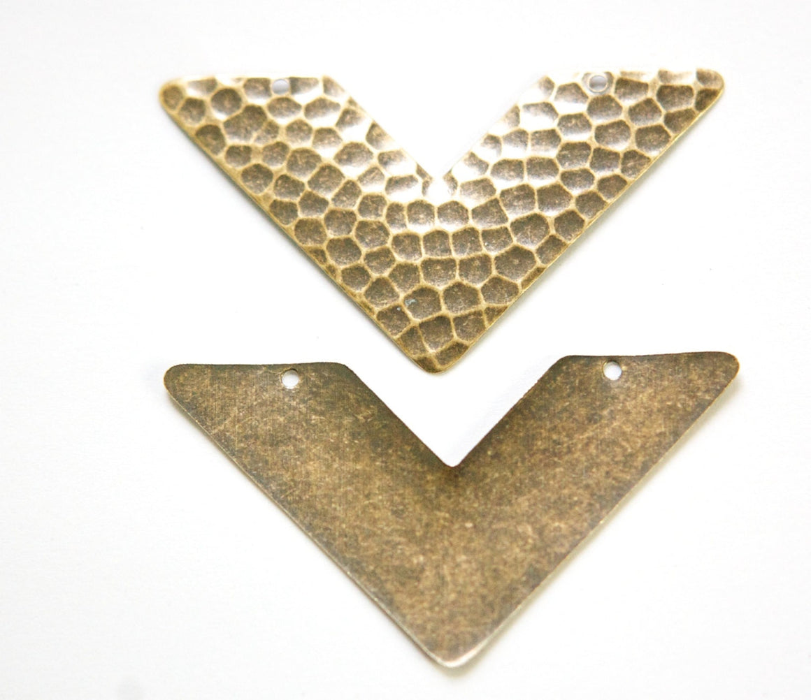 2 Hole Brass Ox Hammered V Connector Pendant (4) mtl390C