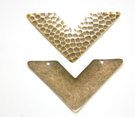 2 Hole Brass Ox Hammered V Connector Pendant (4) mtl390C