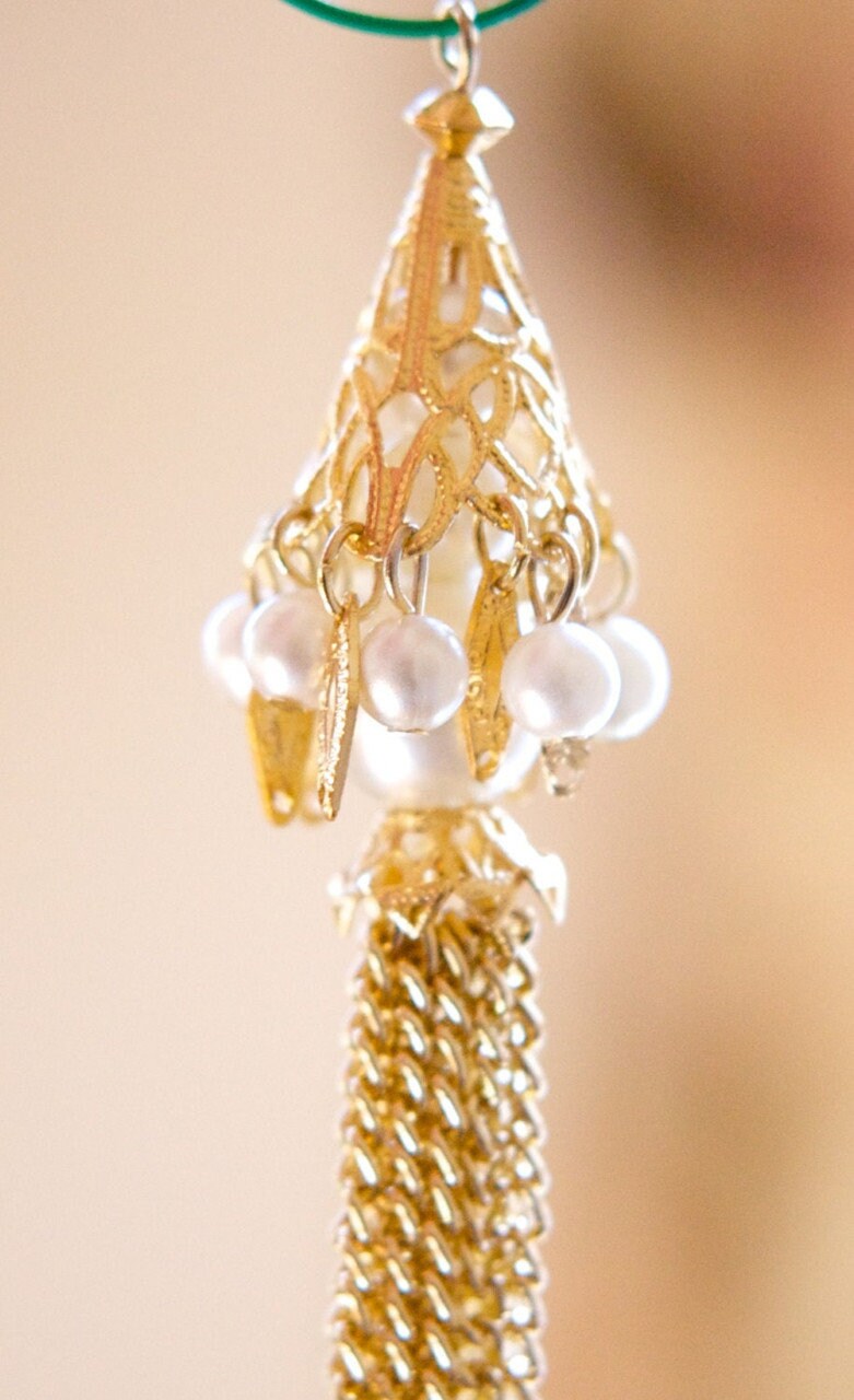 Vintage Long Pearl and Gold Tone Chain Tassel Pendant with Adornments pnd159