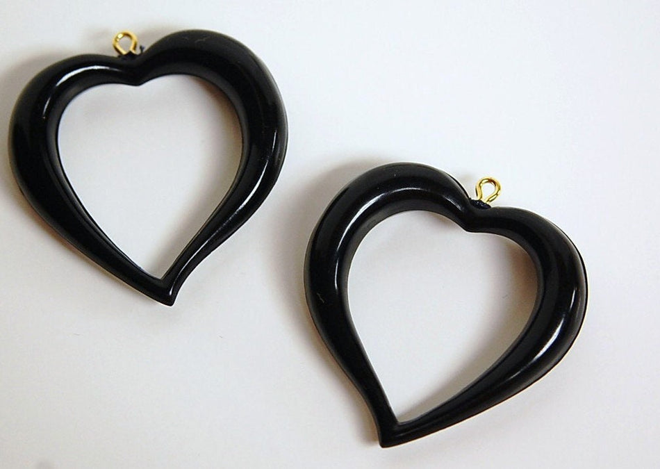 Vintage Black Acrylic Open Heart Pendants pnd059A