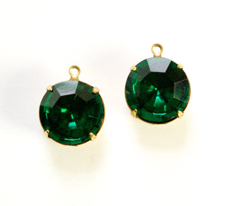 Vintage Emerald Faceted Glass Stones 1 Loop Brass Settings 15mm rnd012B