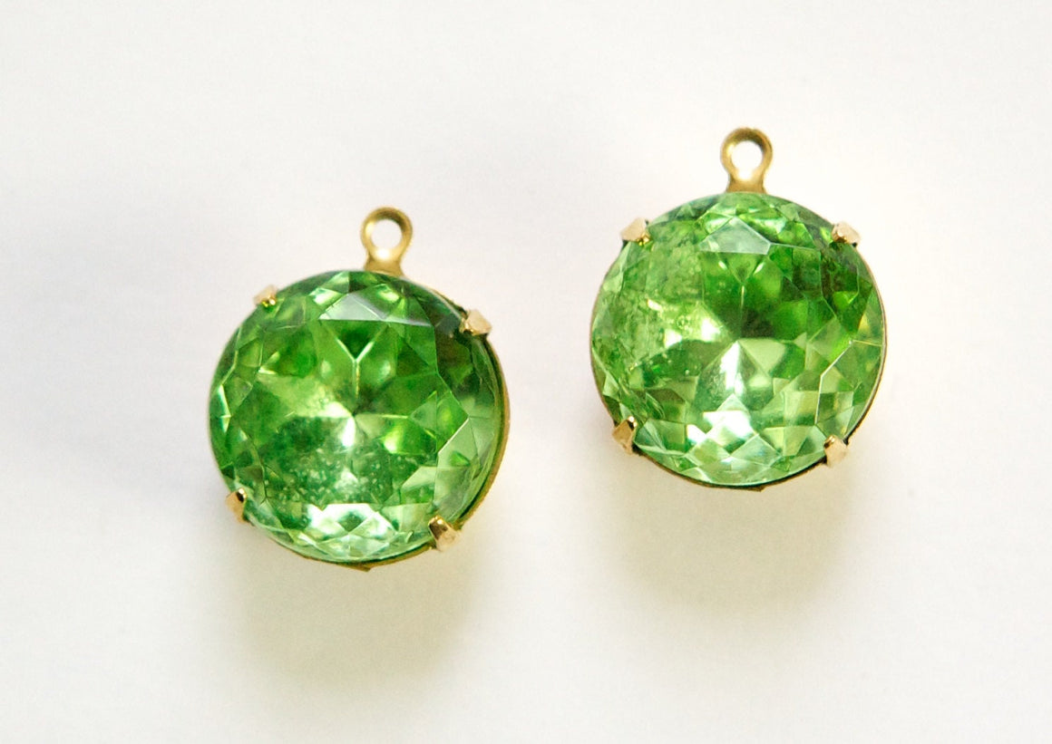 Vintage Peridot Faceted Glass Stones 1 Loop Brass Settings 15mm rnd012D