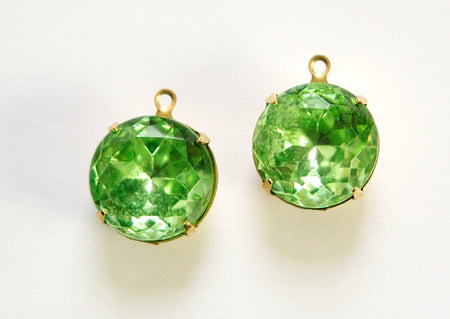 Vintage Peridot Faceted Glass Stones 1 Loop Brass Settings 15mm rnd012D