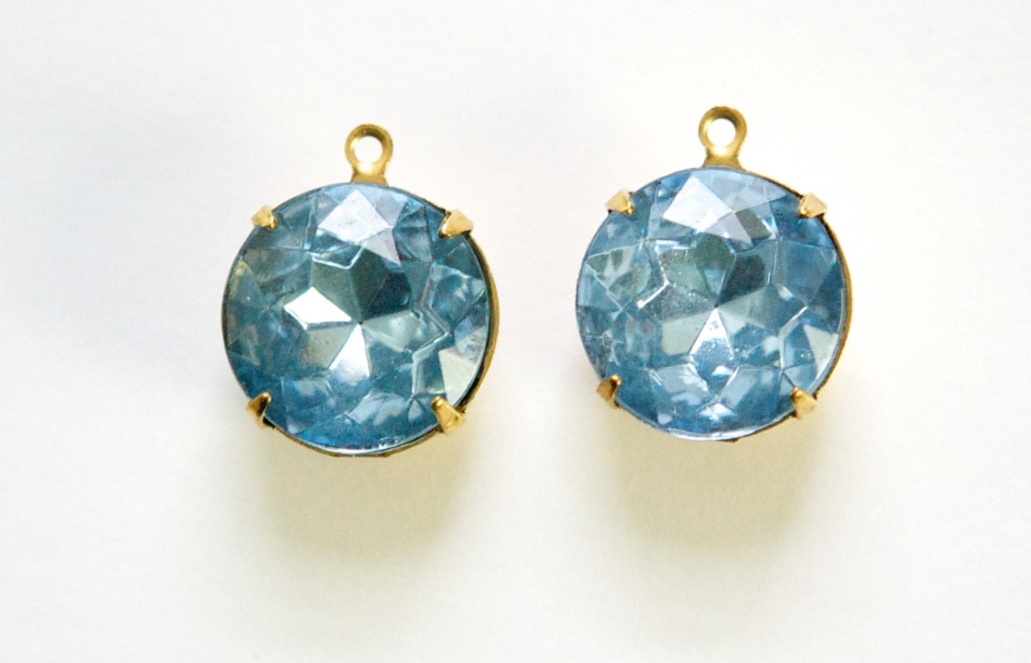 Vintage Light Sapphire Faceted Glass Stones 1 Loop Brass Settings 15mm rnd012F