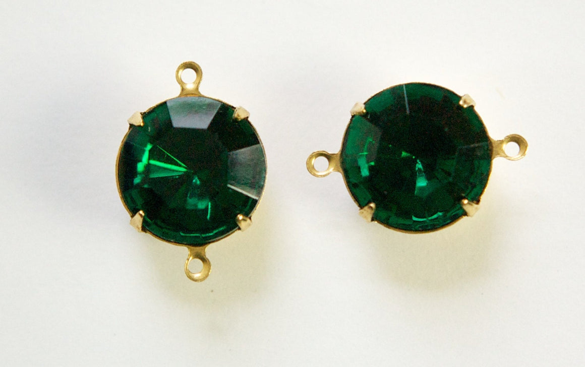 Vintage Emerald Faceted Glass Stones 2 Loop Brass Settings 15mm rnd012B2