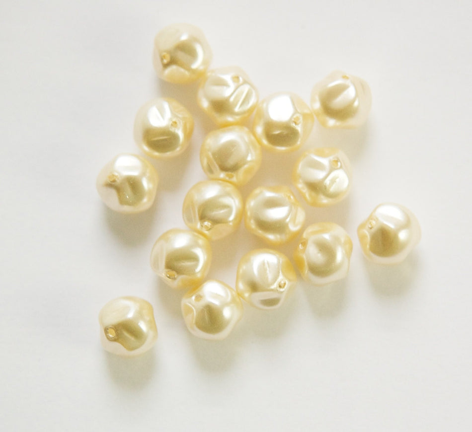 8mm Cream Baroque Pearl Glass Beads (25)