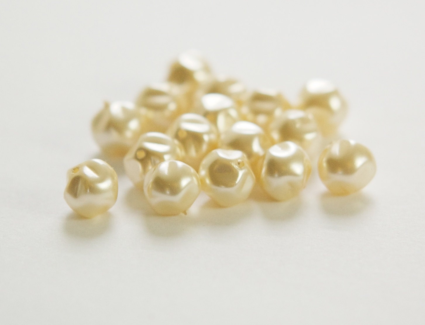 8mm Cream Baroque Pearl Glass Beads (25)