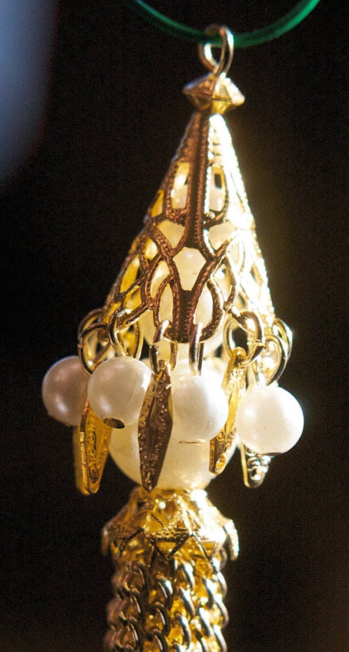 Vintage Long Pearl and Gold Tone Chain Tassel Pendant with Adornments pnd159