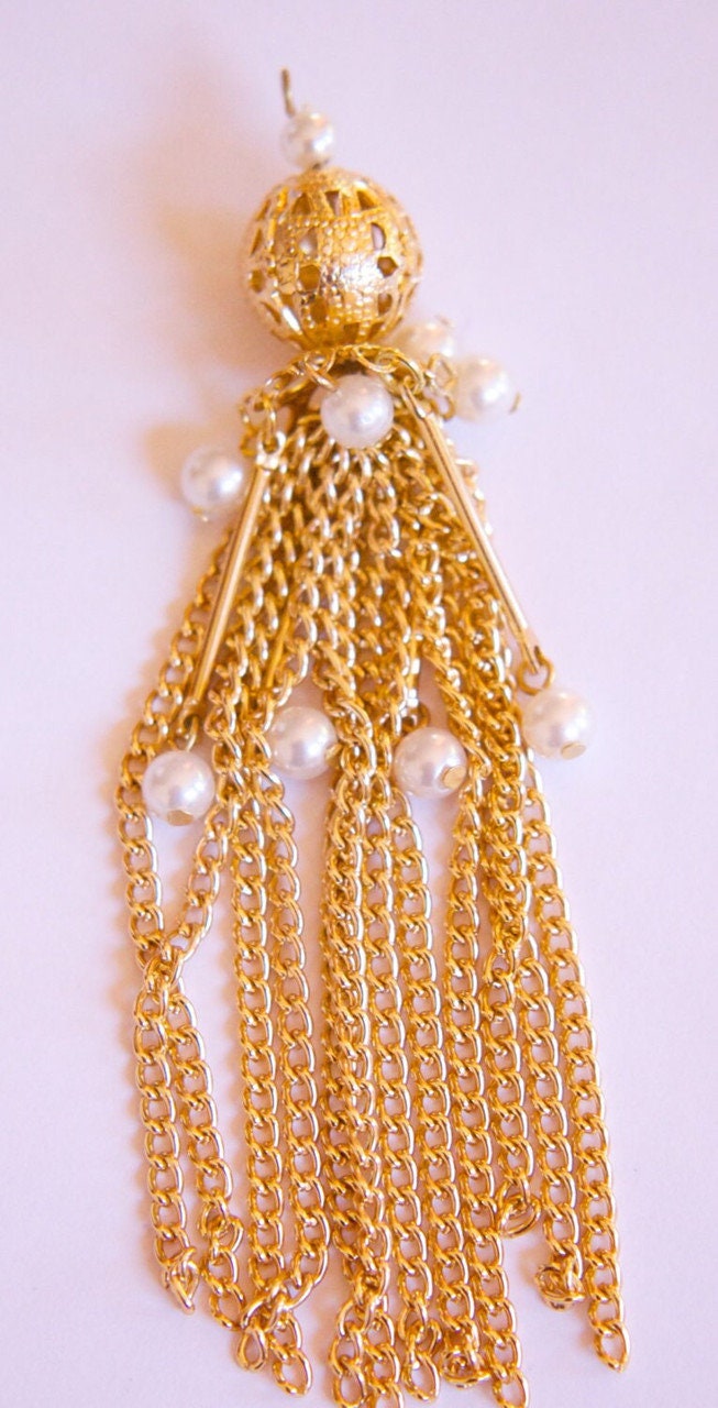 Vintage Long Pearl and Gold Tone Chain Tassel Pendant with Adornments pnd159B